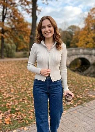 Стильный укороченный кардиган / кофту в рубчик на двусторонней молнии cropp