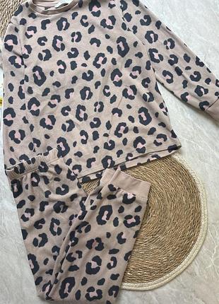 Теплий костюм піжама на дівчинку 7-8 років анімалістичний принт лео m&s