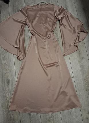 Бренд seerah — это эксклюзивная марка скромной и изысканной одежды (modest fashion), их вещи выпускаются лимитированными коллекциями