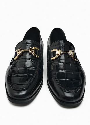 Стильные фактурные лоферы zara