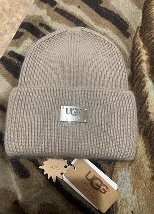 Шапка  ugg