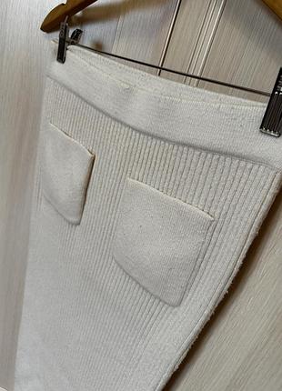 Довга в'язана спідниця zara молочна в рубчик розмір l