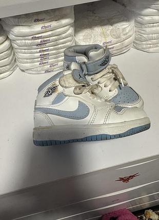 Дитячі кросівки для дівчаток nike jordan біло-блакитні високі