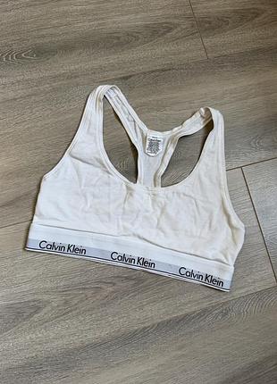 Топік жіночий calvin klein білий з логотипом