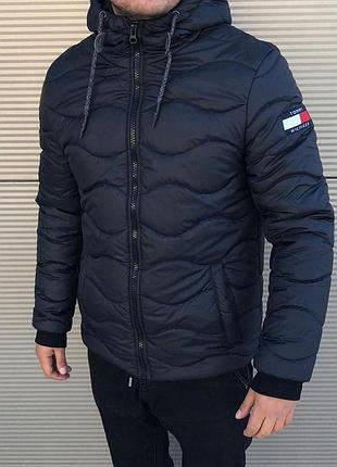 Демисезонная куртка tommy hilfiger черного цвета s, m