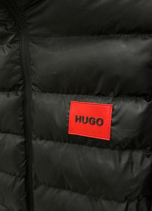 Чорна куртка бренду hugo boss, розмір s