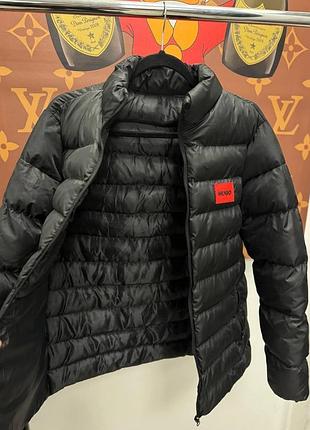 Розмір s, чорна куртка hugo boss