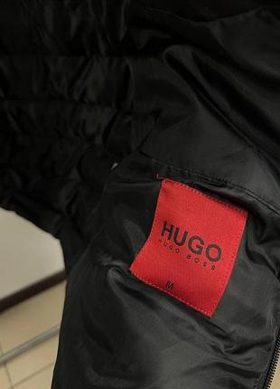 Розмір s: чорна куртка hugo boss