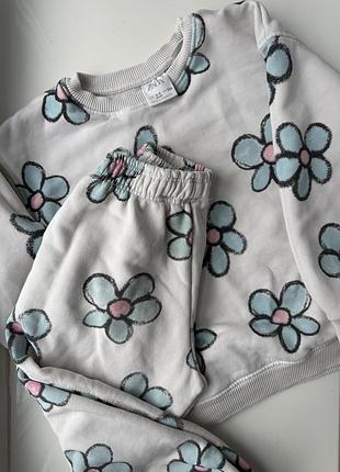 Дитячий костюм zara світшот та джогери з квітковим принтом, 3-4 роки