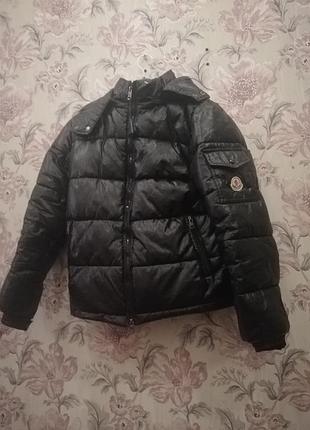 Пуховик moncler. размер s-m.