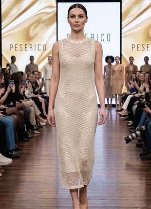 Ажурное трикотажное платье-миди от бренда peserico (цвет ivory / off-white).