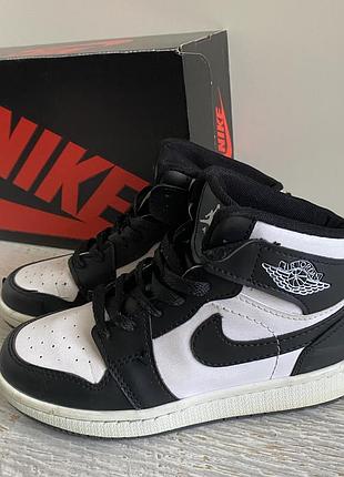 Кросівки nike дитячі хайтопи чорно-білі 21 см устілка
