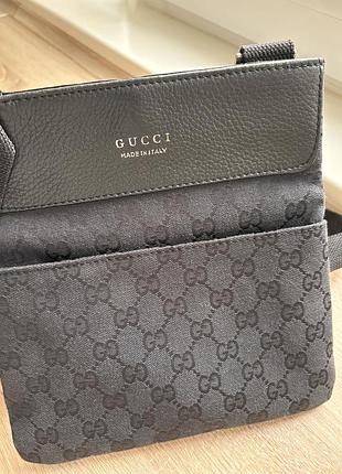 Сумка gucci через плече чорна з монограмою gg та шкіряними деталями