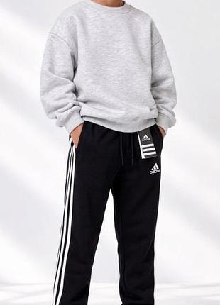 Спортивні штани дитячі adidas чорні з білими смужками на флісі