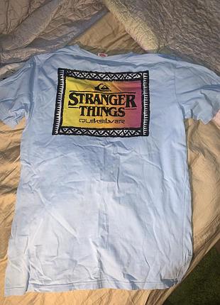 Футболка quiksilver stranger things блакитна розмір m