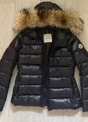 Жіноча куртка-пуховик moncler чорна з хутром оригінал