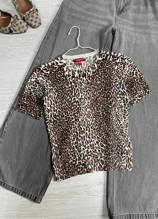 Вʼязана футболка guess