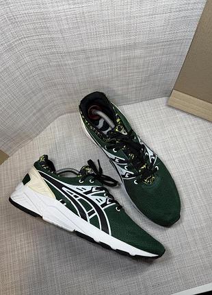 Оригінальні кросівки asics