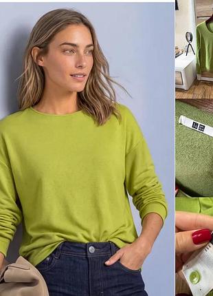 Светр від бренду uniqlo