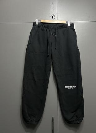 Спортивнв штани essentials