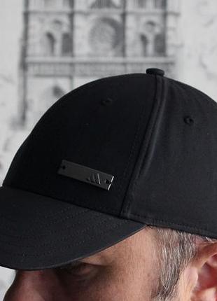 Кепка adidas metal badge lightweight оригінал