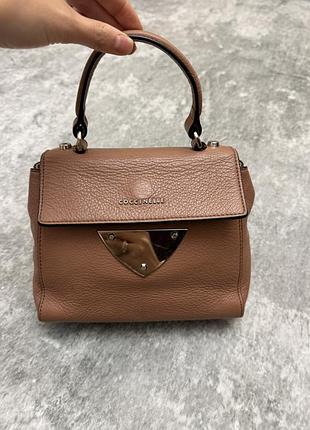 Кожаная мини сумка coccinelle