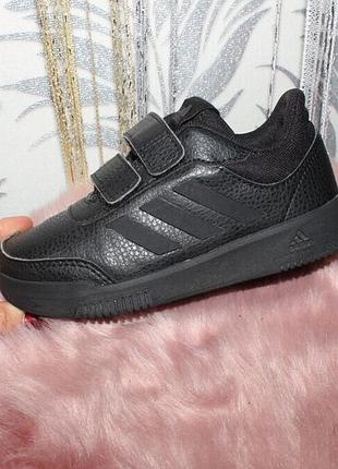 Adidas кросівки 22.8 см устілка