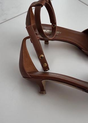Шкіряні босоніжки burberry оригінал 5