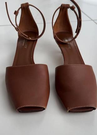 Шкіряні босоніжки burberry оригінал 3