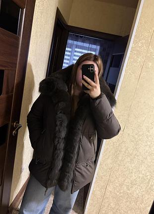 Жіночий зимовий пуховик коричневий з хутром короткий