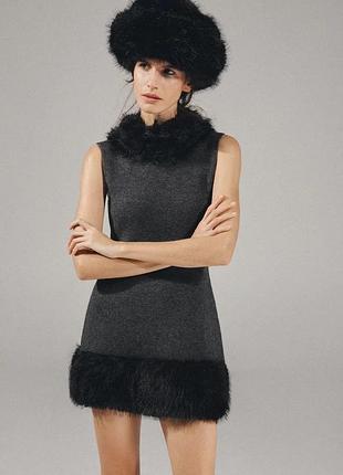 Комбинированное трикотажное платье с эффектом меха