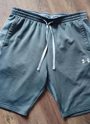 Брендовые спортивные шорты under armour.