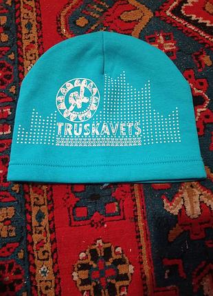 Шапка бірюзова з написом truskavets 56 см