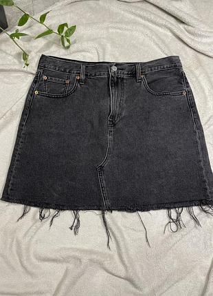 Джинсова спідниця levi's / спідниця левіс (w32) з необробленим низом / графітова / оригінал
