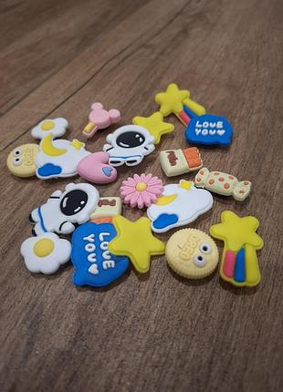 Набір декоративних вставок для взуття crocs різнокольорові різні піни для кроксів