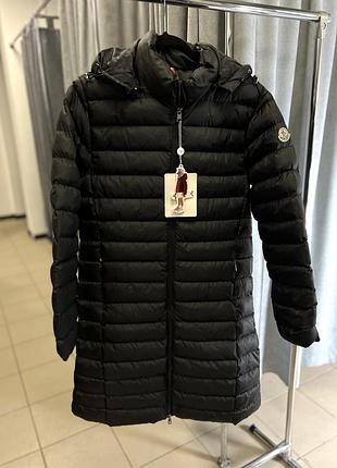 Удлиненная черная куртка moncler s зима