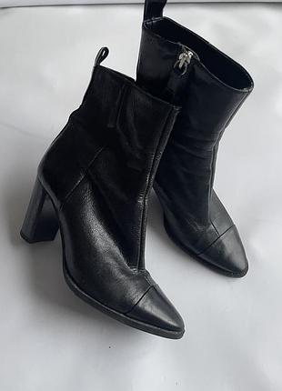 Чорні шкіряні чоботи zara 38 р