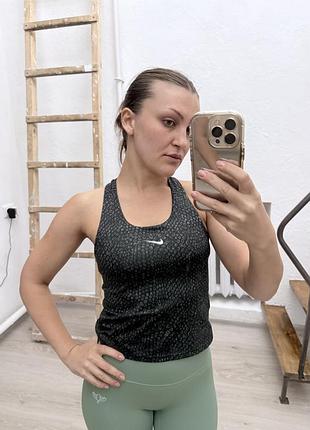 Спортивна майка nike з підтримуючим топом чорна з принтом