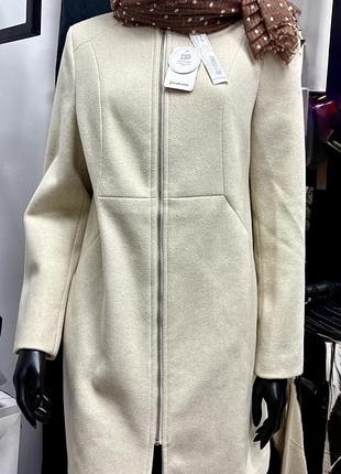 Женское пальто vero moda xs демисезонное молочное классическое на молнии
