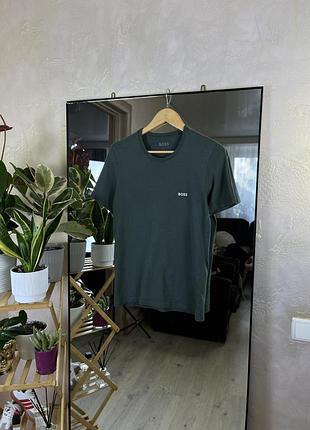 Футболка hugo boss темно-зелена чоловіча з логотипом