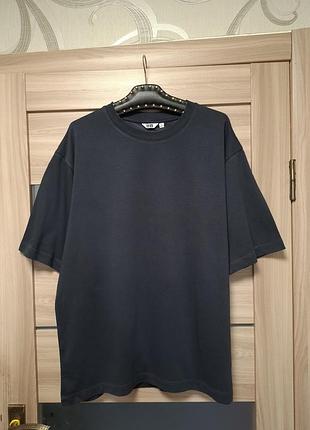 Графитная футболка оверсайз uniqlo u.