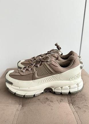 Кросовки nike zoom vomero roam light bone mink brown оригінал жіночі