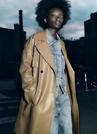 Тренч из экокожи zara.