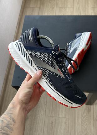 Кросівки brooks