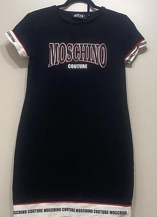 Чорна трикотажная сукня-футболка moschino couture