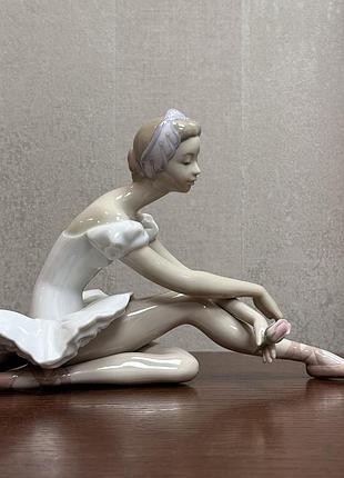 Фарфорова статуетка lladro «балерина з трояндою».