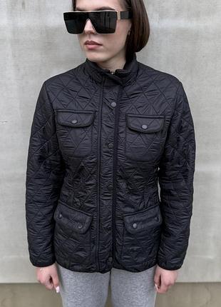 Жіноча стьобана куртка barbour utility winter quilt чорна з флісом s uk 10
