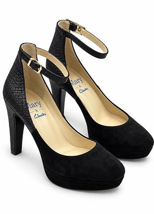 Mary & clarks — чорні туфлі на високих підборах із платформою та ремінцем