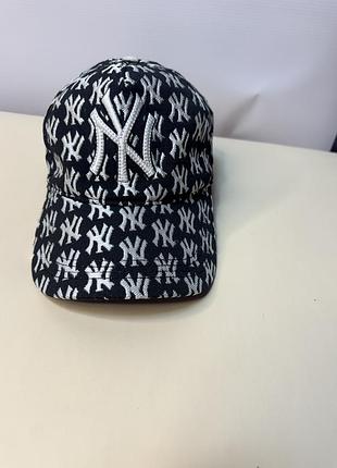 Бейсболка чоловіча new era new york yankees чорна з білим принтом