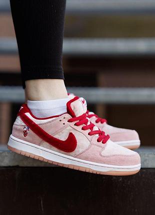 Sb dunk low strange love